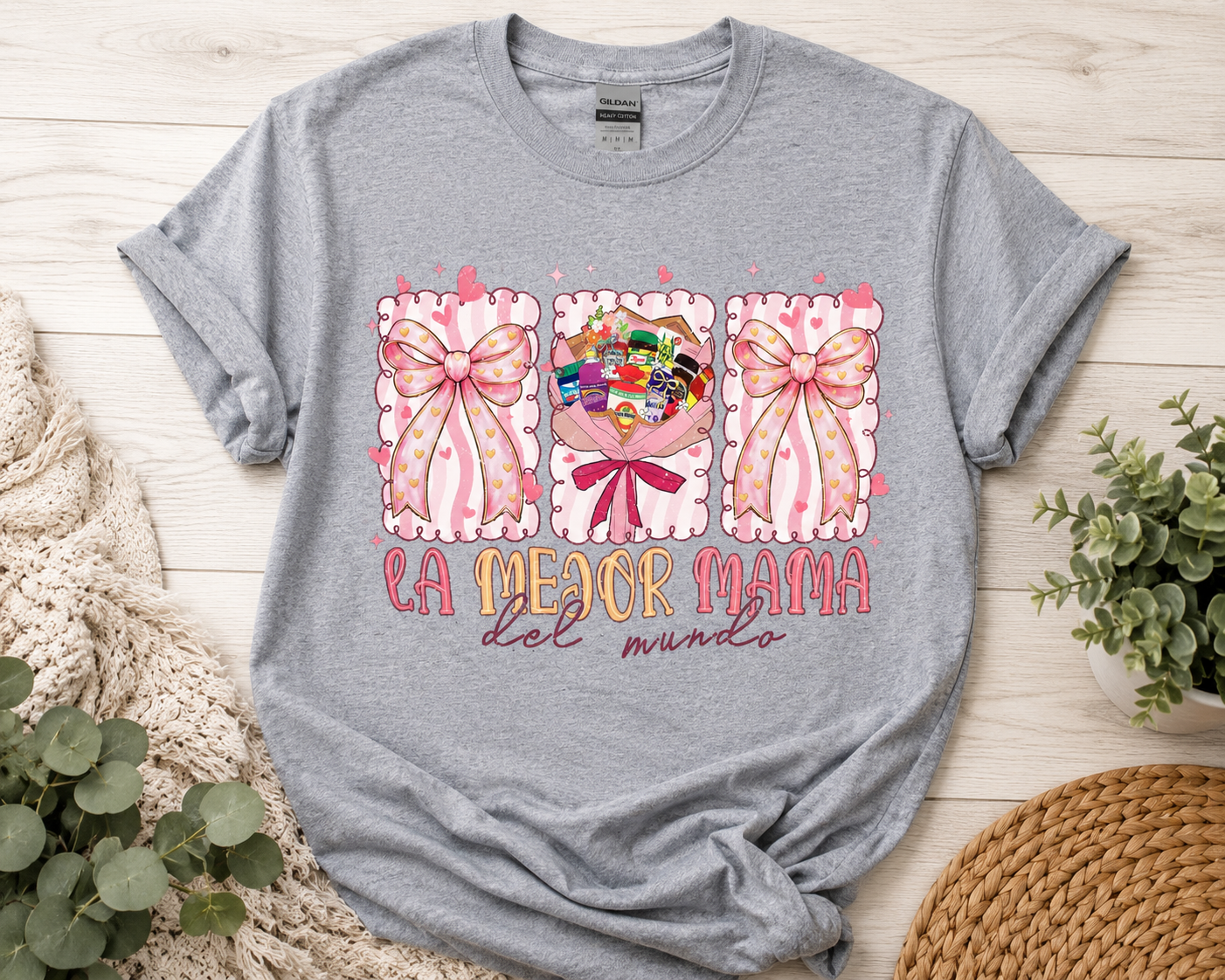 La Mejor Mamá del Mundo | Cute Mother's Day Graphic T-Shirt | Unisex Gildan Cotton Tee